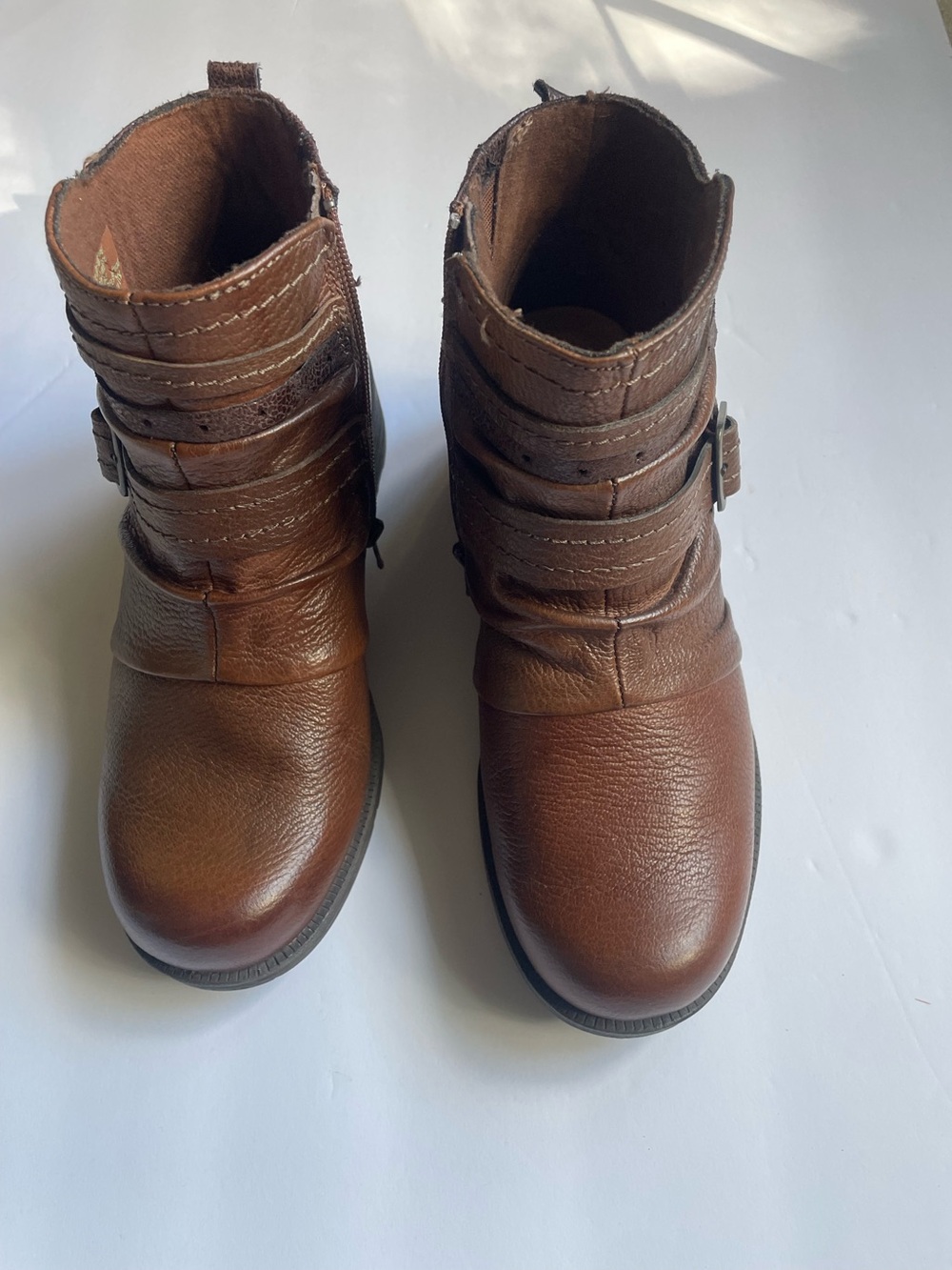 Women's Earth Origins Brown Leather Ankle Boots Buckle Side Zipper Size 7W